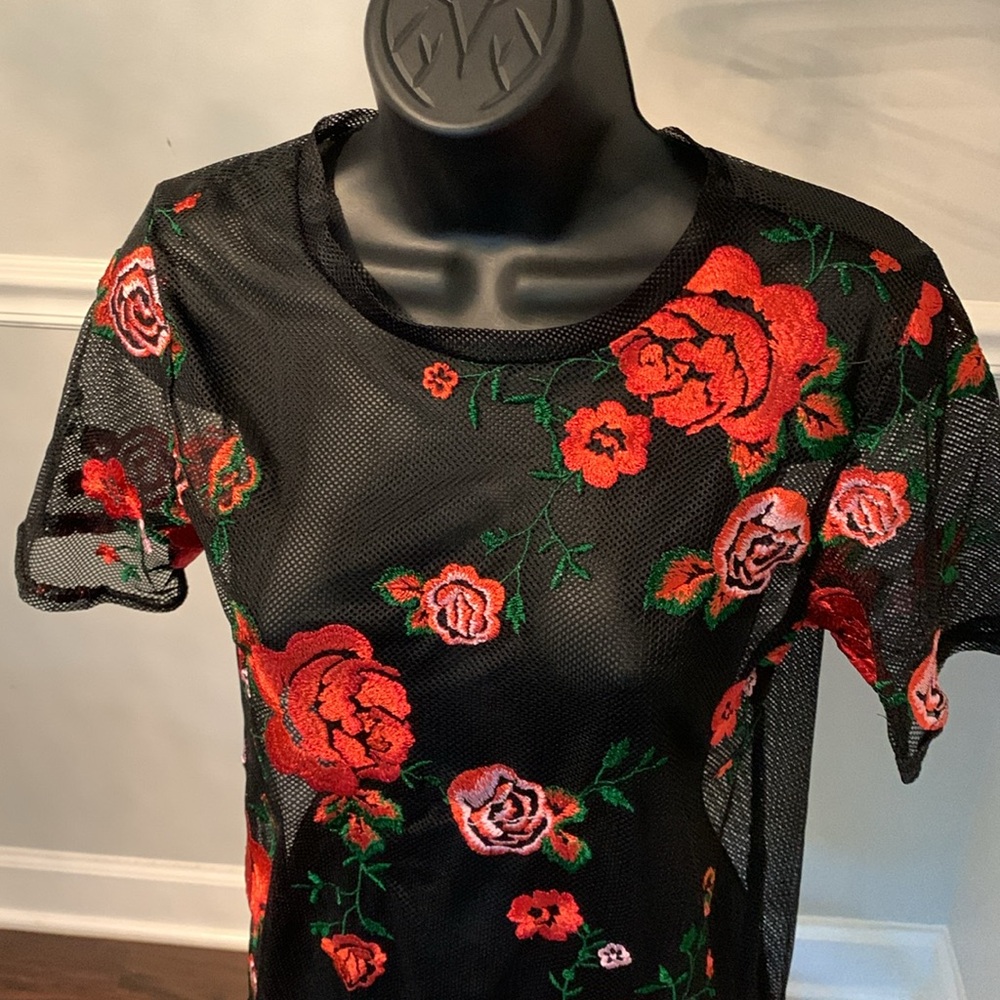 Charlotte Russe Black Mesh Tee Embroidered 🌹 Red Roses
